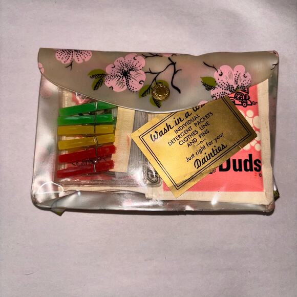 Vintage Wash & Wink Dainties & Delicates Portable Wash Kit Vanity Decor - Picture 4 of 6